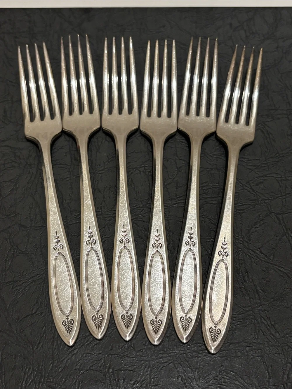 Community (Oneida) silver plate dinner forks. Adam pattern. 6 offered together.